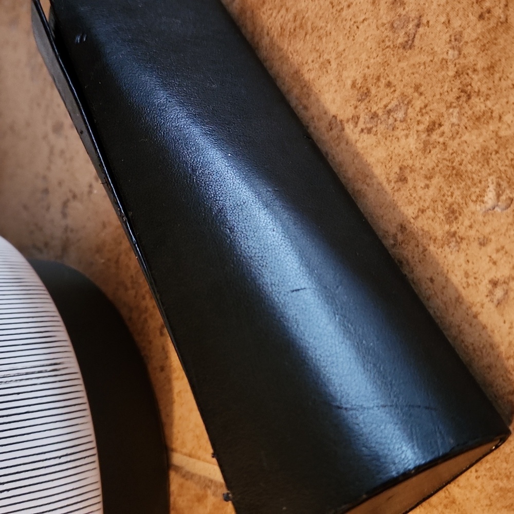 Fendi black hard eyeglasses case - Picture 2 of 9